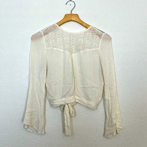 Women’s boutique ivory crop top size M